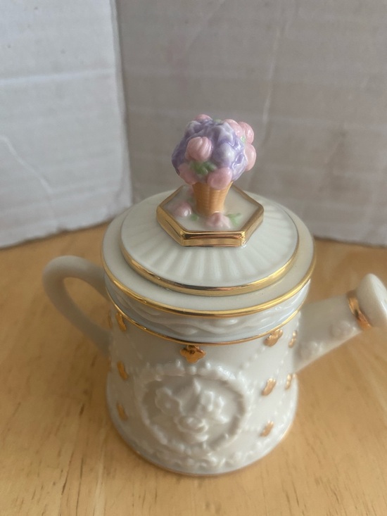 Lenox Other - Lenox China treasures collection teapot trinket box for Mother trimmed in 24k